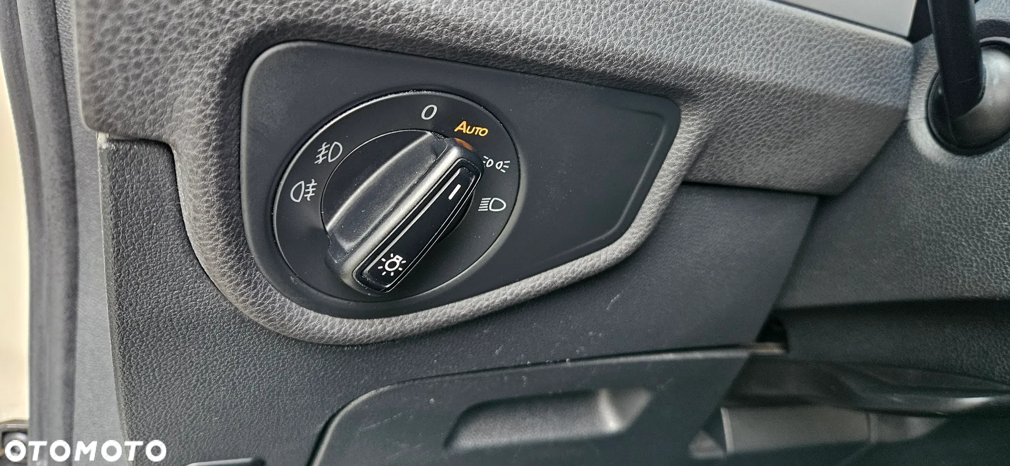 Volkswagen Touran 2.0 TDI SCR DSG UNITED - 25
