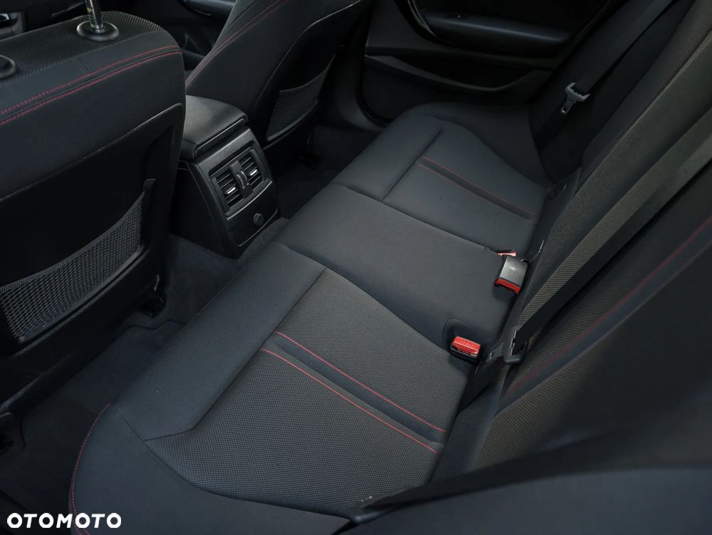 BMW Seria 1 120i Sport Line - 28