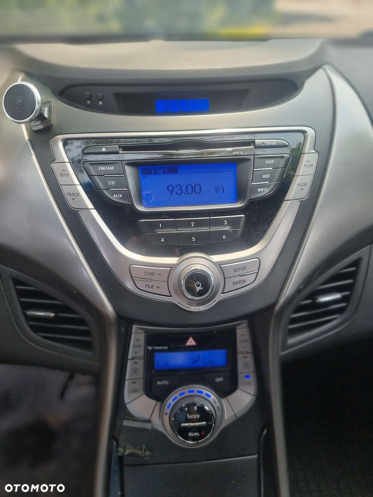 Hyundai Elantra - 5