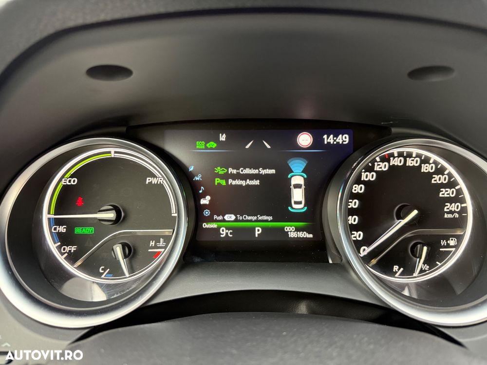 Toyota Camry Luxury - 31