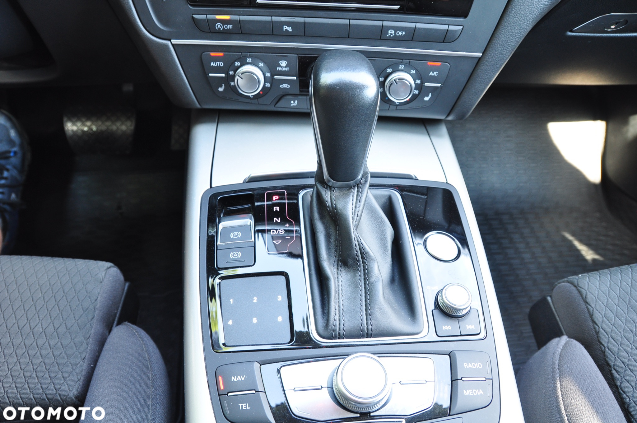 Audi A6 Avant 2.0 TDI quattro S tronic - 32