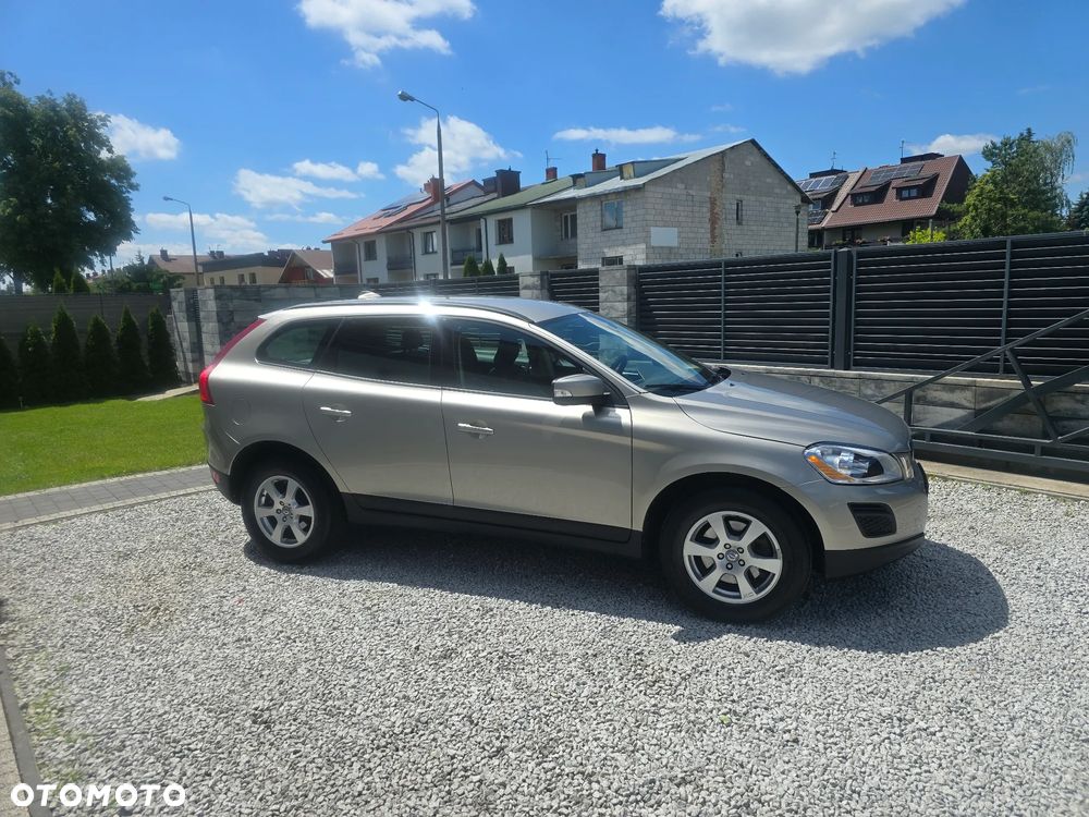 Volvo XC 60 D4 AWD Momentum - 4