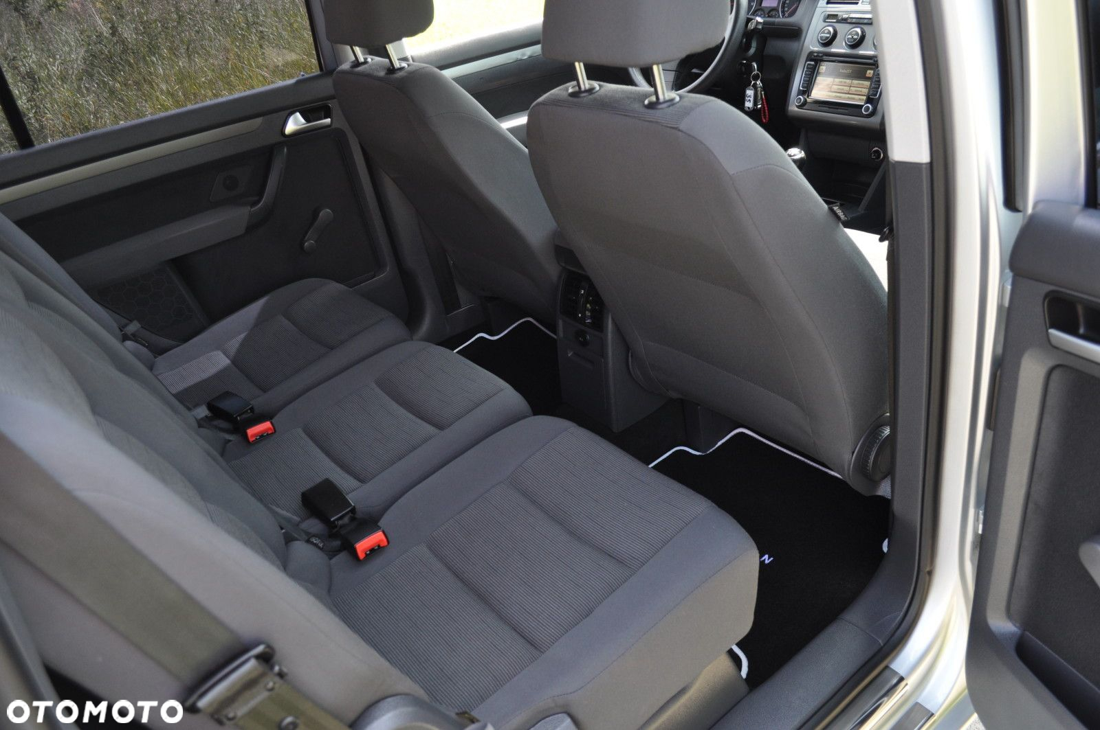Volkswagen Touran - 12
