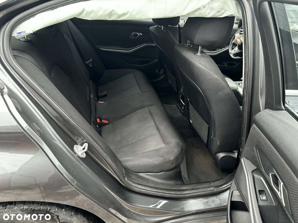 BMW Seria 3 318d Edition Luxury Line Purity - 27