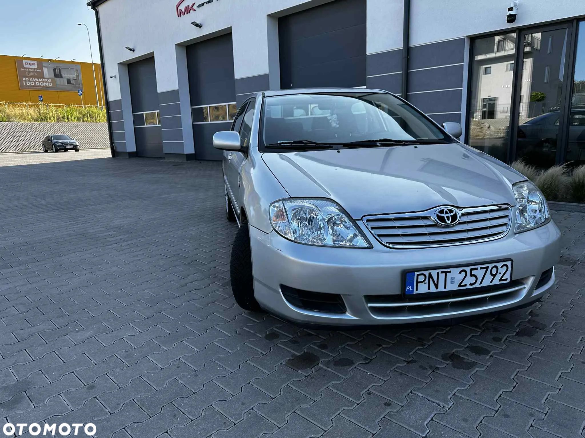 Toyota Corolla - 1