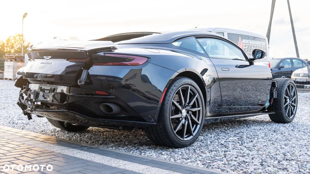 Aston Martin DB11 Standard - 16