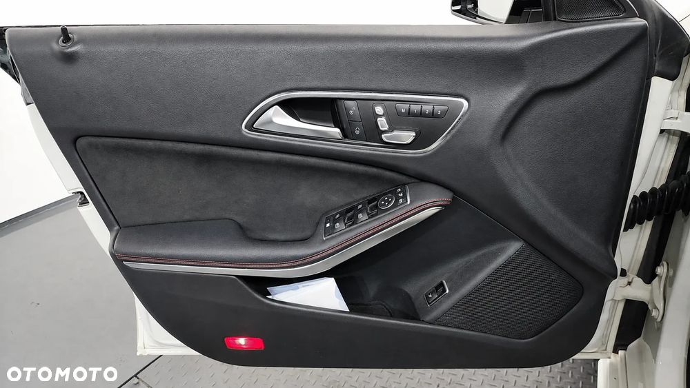 Mercedes-Benz CLA 250 4Matic 7G-DCT AMG Line - 18