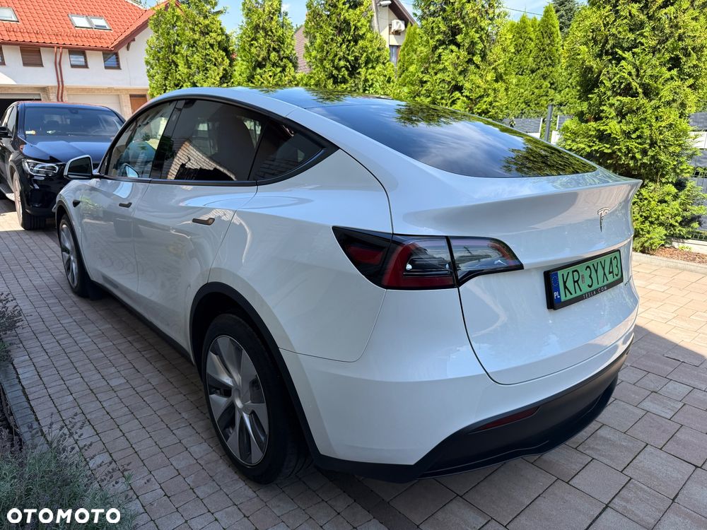 Tesla Model Y Long Range AWD - 4