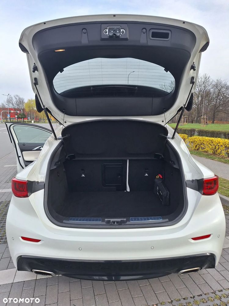 Infiniti Q30 1.6t Premium 7DCT - 35