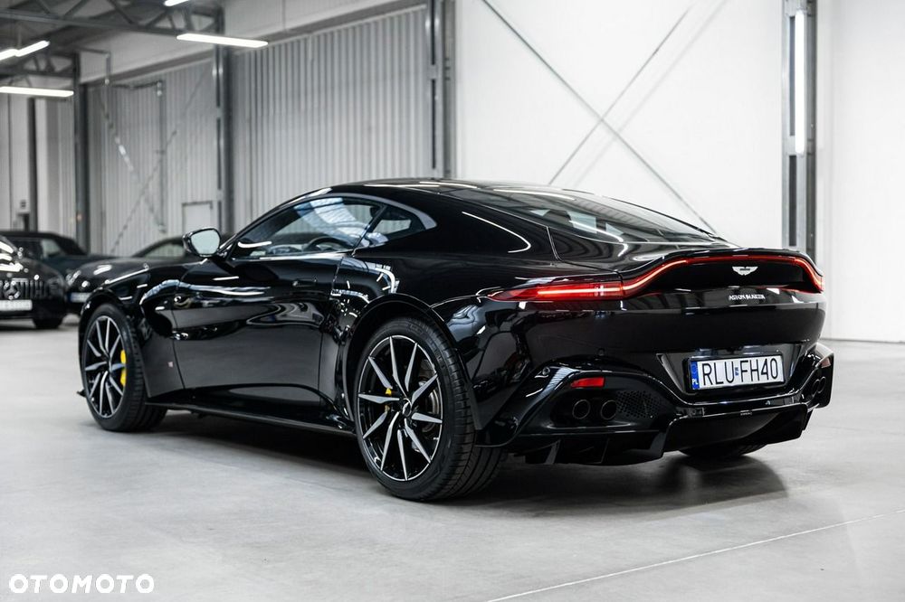 Aston Martin Vantage - 9