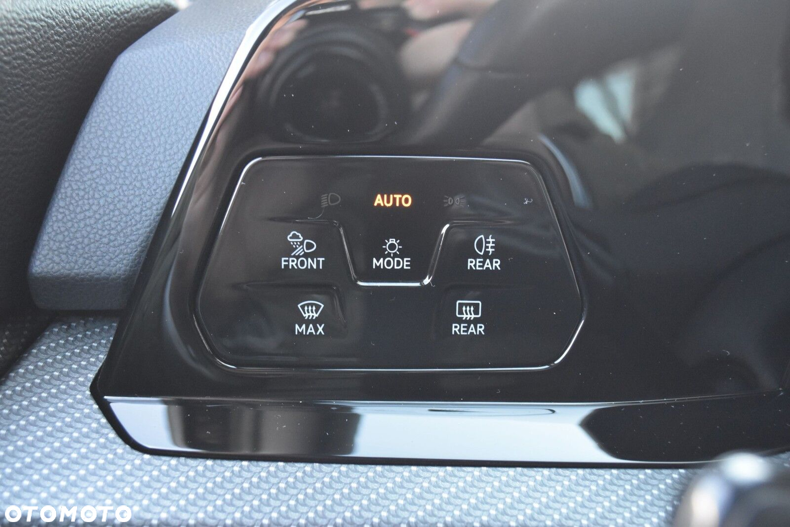 Volkswagen Golf VIII 2.0 TSI Style DSG - 28