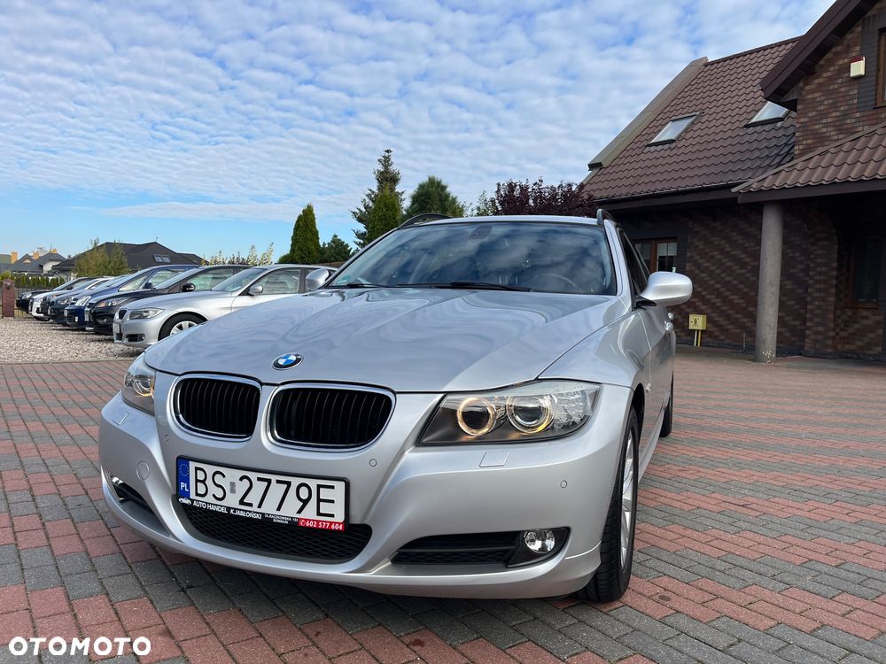 BMW Seria 3 318i Touring - 9