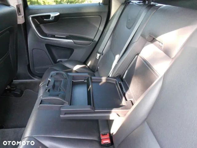 Volvo XC 60 T6 AWD Drive-E Momentum - 8