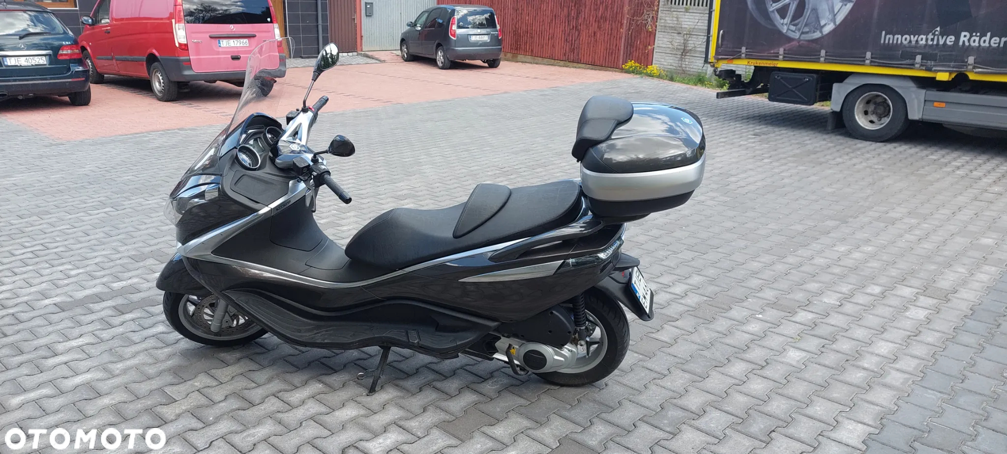 Piaggio X10 - 16