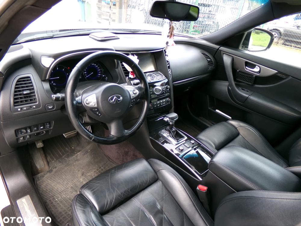 Infiniti Q70 - 3