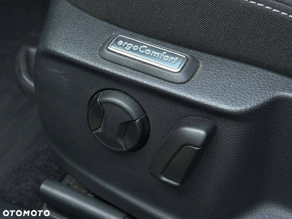 Volkswagen Passat Variant 2.0 TSI Business DSG - 35