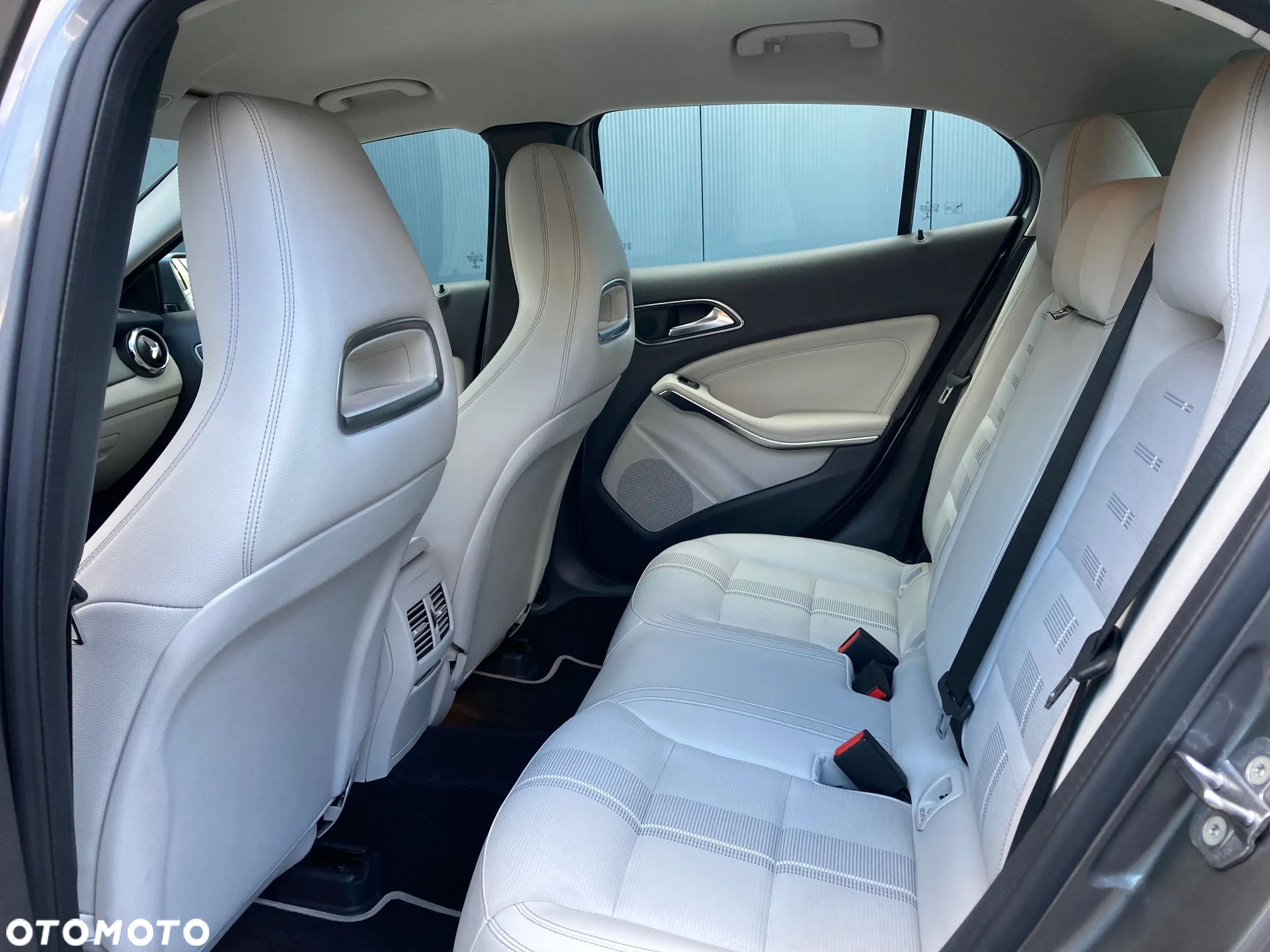 Mercedes-Benz GLA 200 7G-DCT AMG Line - 16