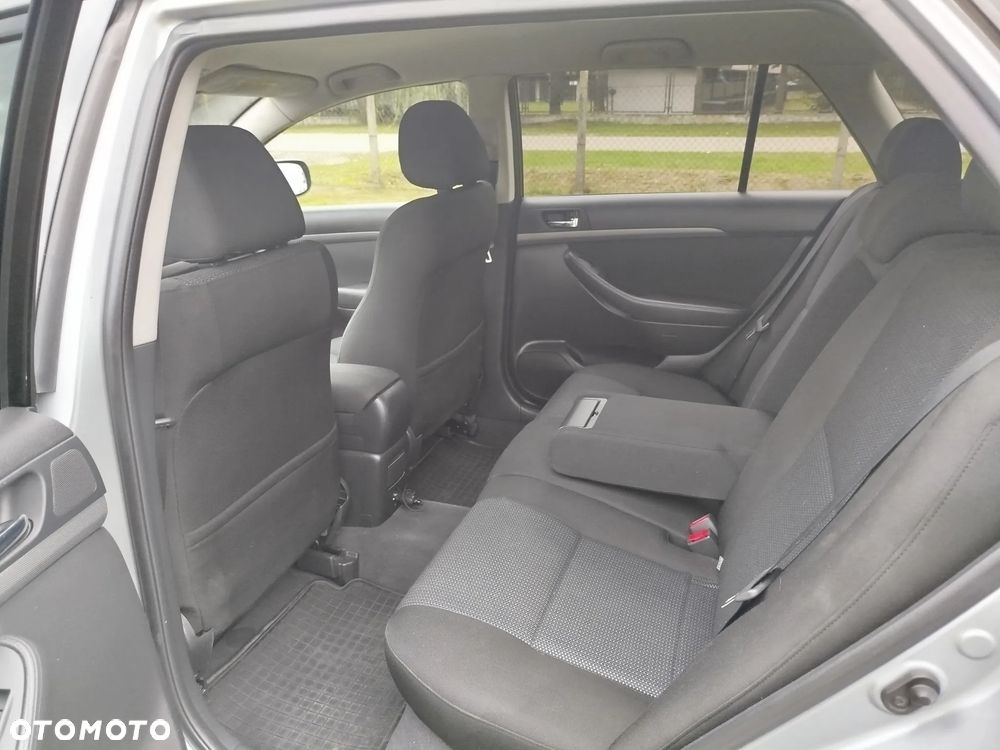 Toyota Avensis 1.8 VVT-i Luna - 12