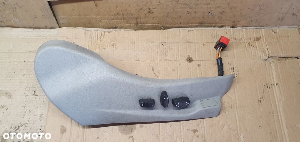 Osłona plastik fotela prawy przód przełącznik regulacji pasażera Citroen C5 9627987277 - 2