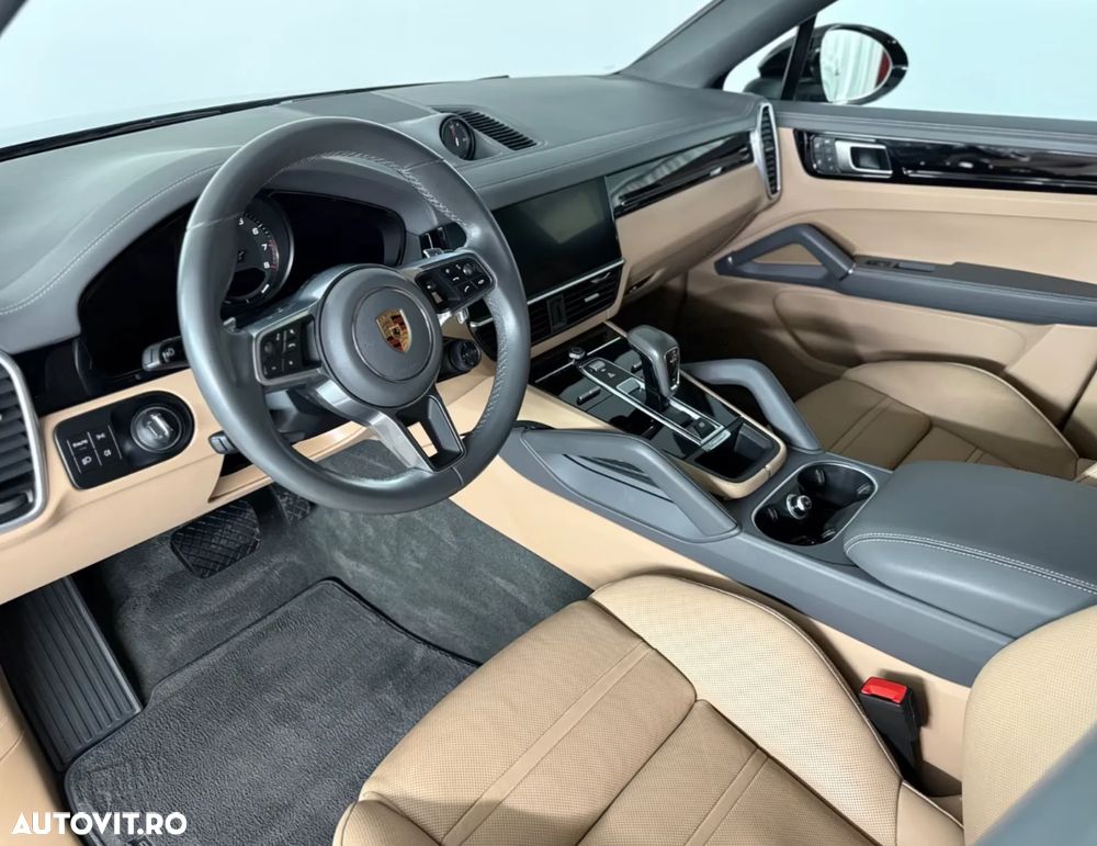 Porsche Cayenne Coupe E-Hybrid - 7