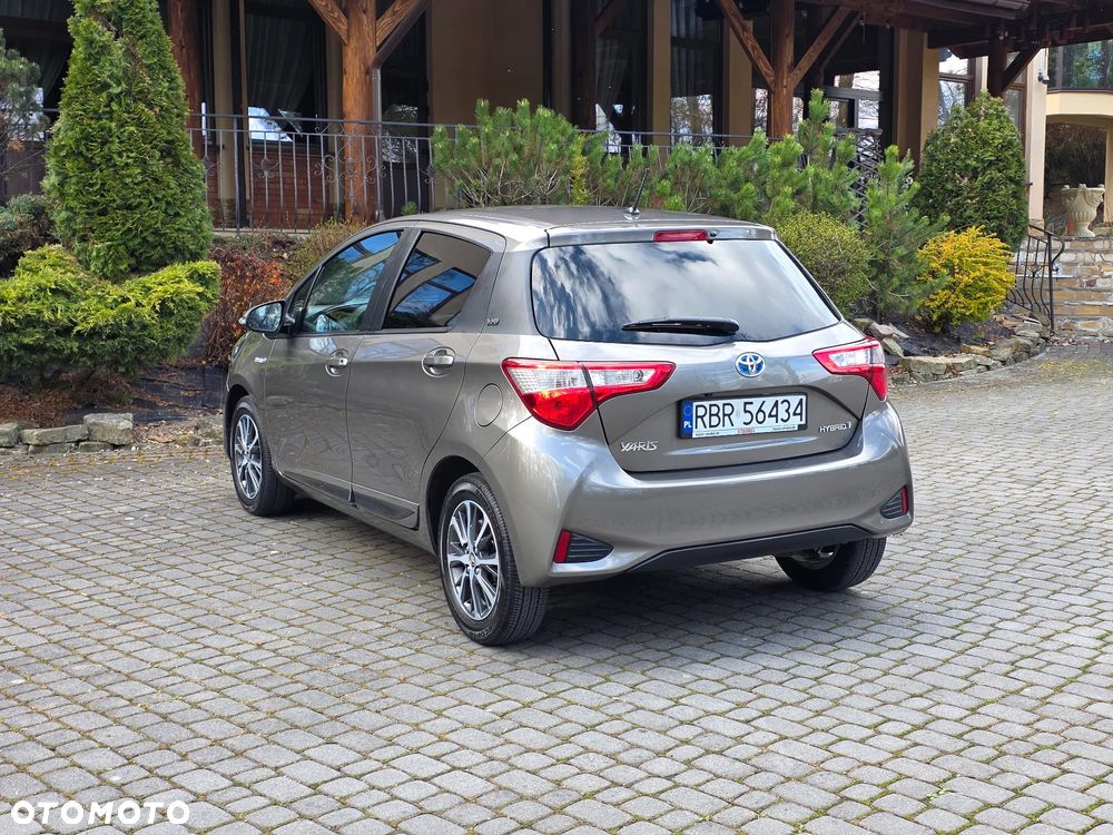 Toyota Yaris Hybrid 100 Premium - 30