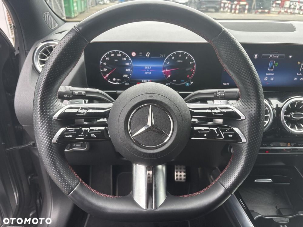 Mercedes-Benz GLA - 11