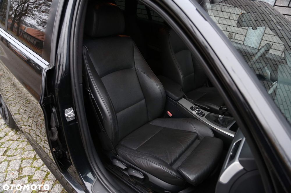 BMW Seria 3 320d - 30