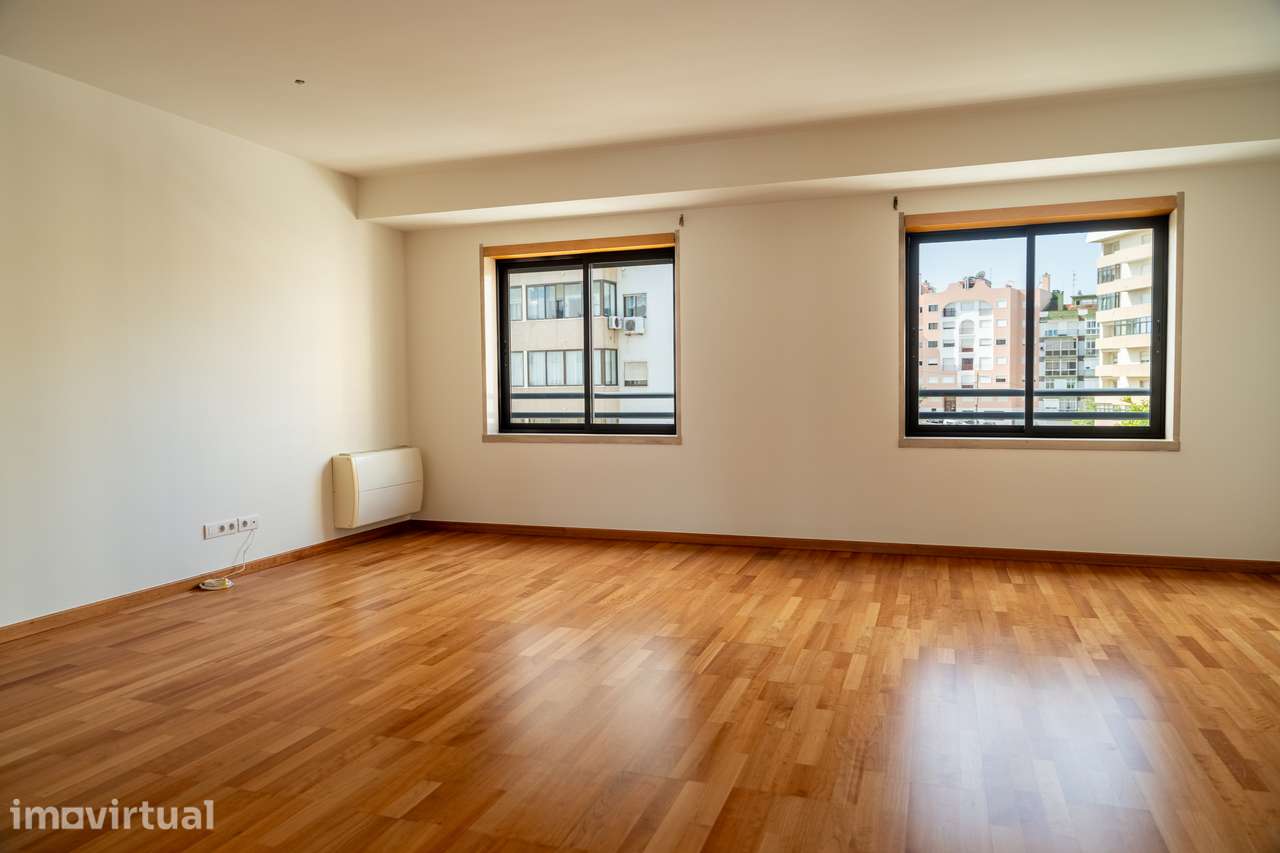 T3 para Arrendamento | Alto dos Moinhos | 2 Lugares de Garagem - Grande imagem: 3/29