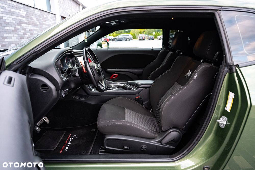 Dodge Challenger 6.4 Scat Pack - 8