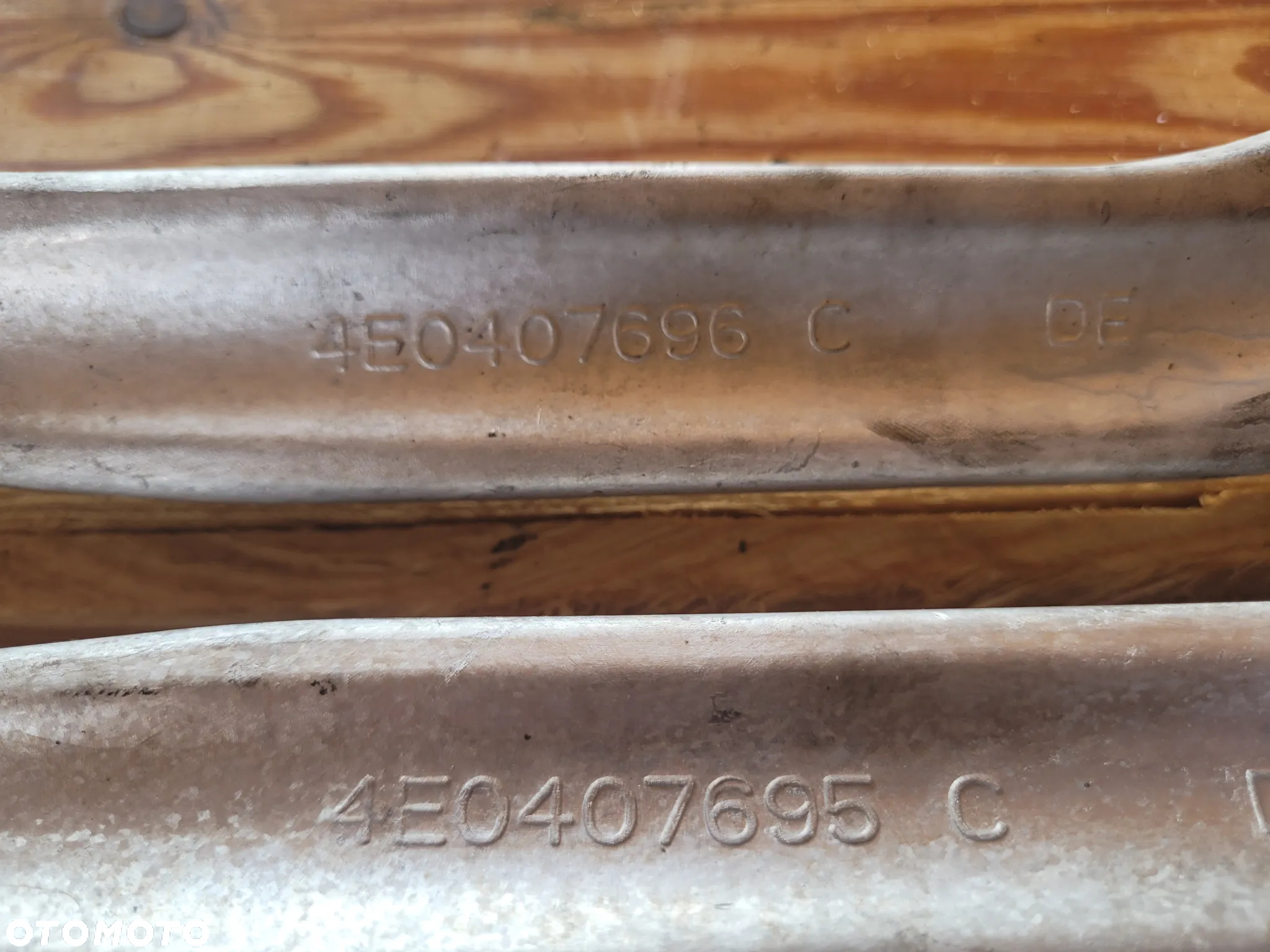 AUDI VW PRAWA LEWA BANAN TRW 4E0407695C 4E0407696C - 3