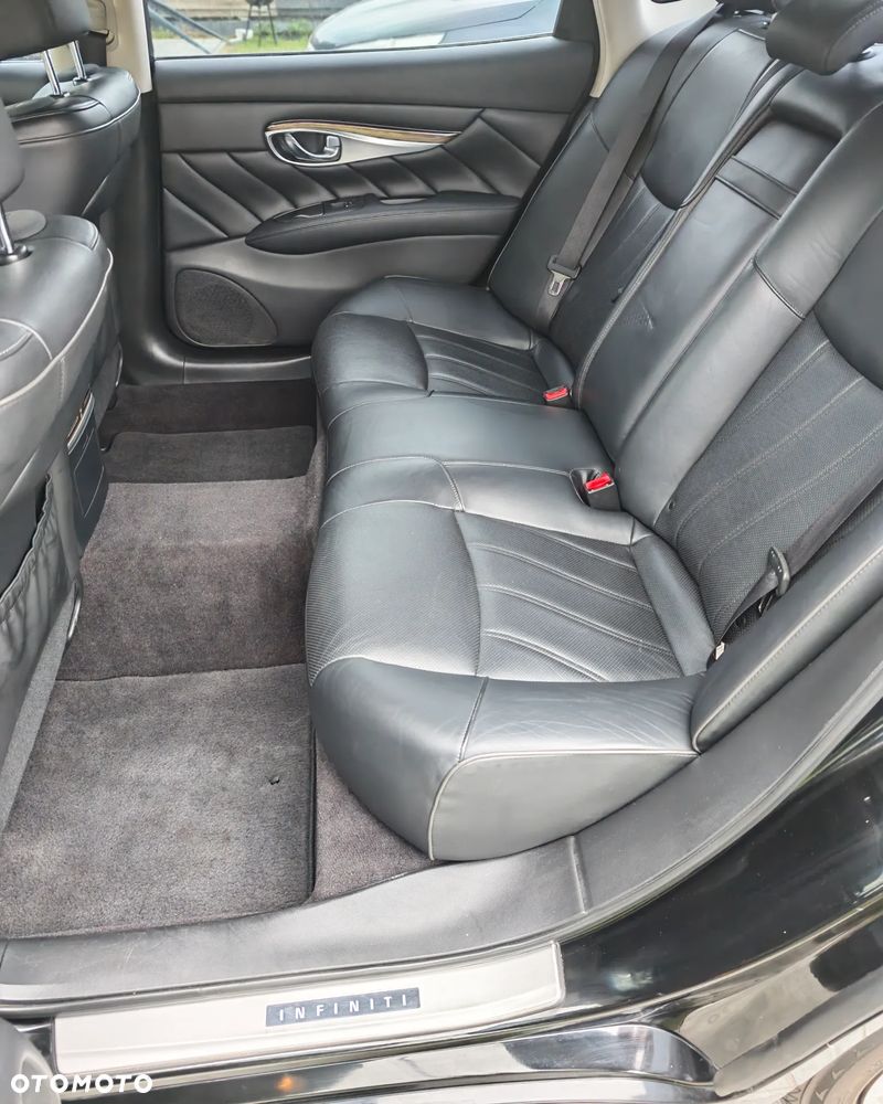 Infiniti Q70 - 23
