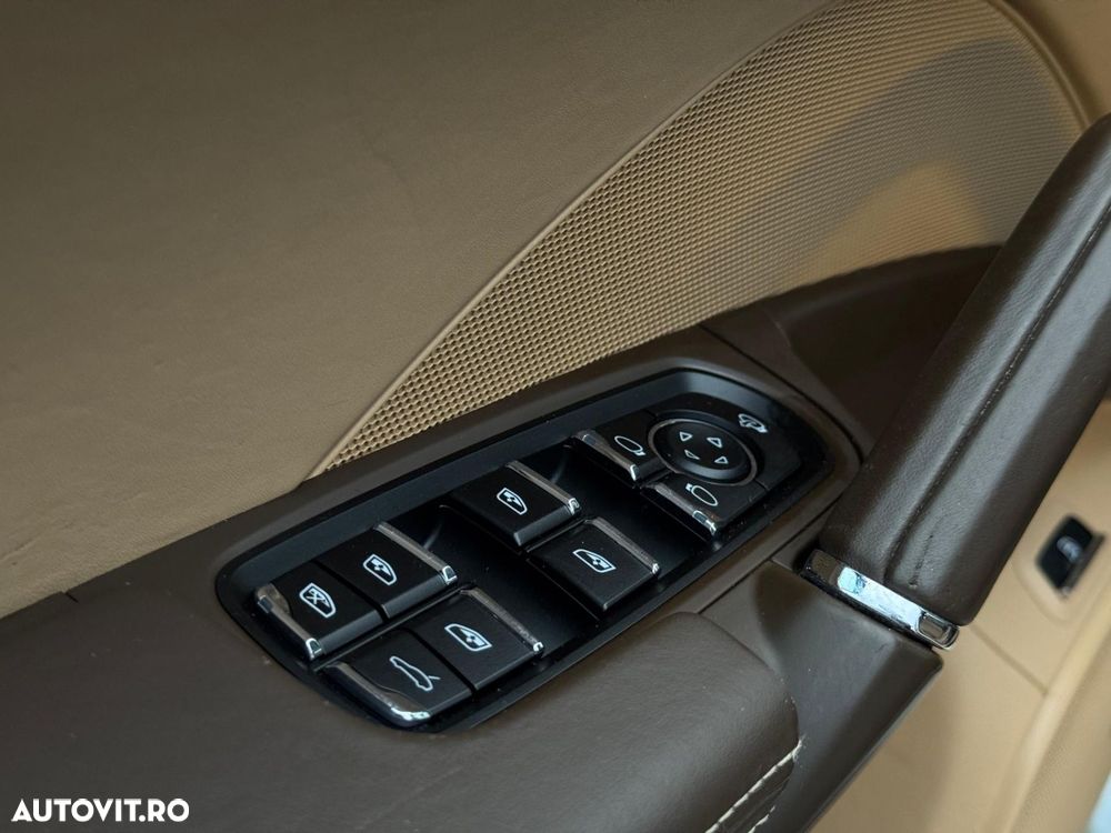 Porsche Cayenne - 29