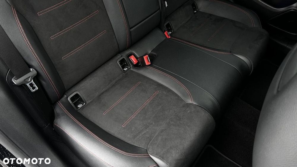 Mercedes-Benz CLA 200 7G-DCT - 28