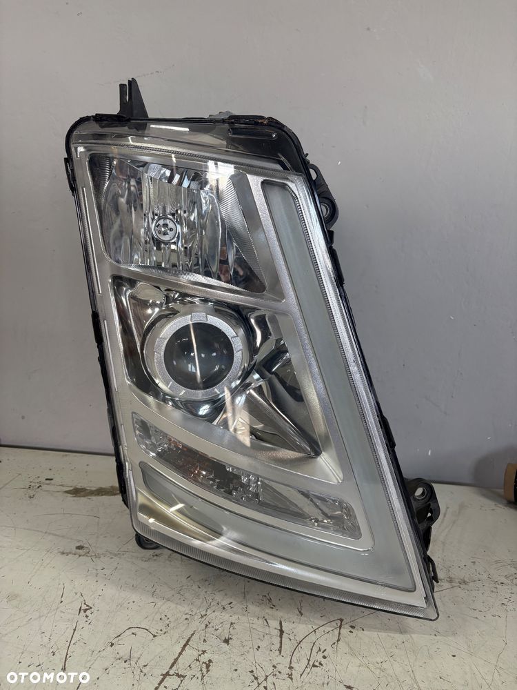 Reflektor przedni lampa prawa Volvo FH4 xenon 22239244 - 1