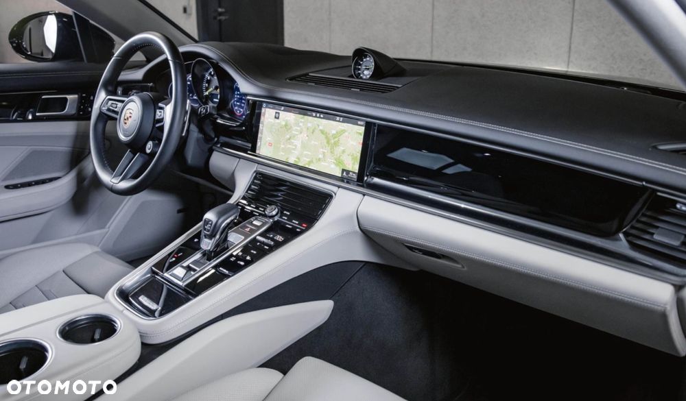 Porsche Panamera 4 E-Hybrid - 8