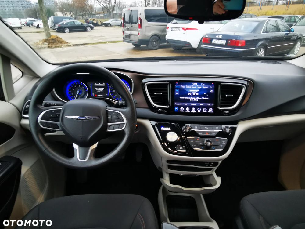 Chrysler Pacifica - 25