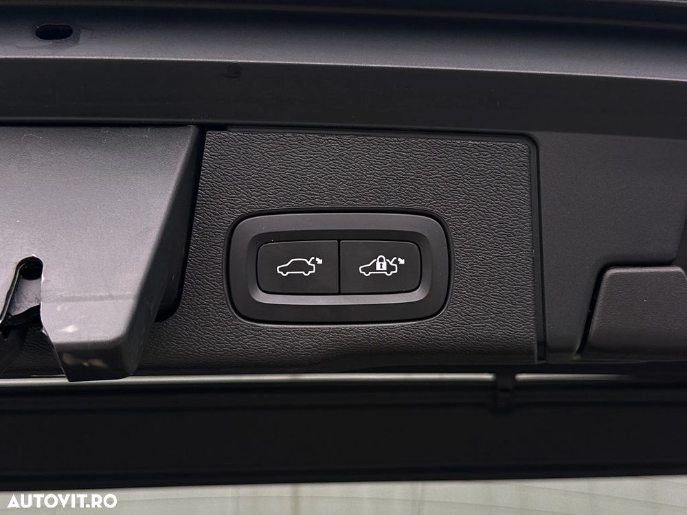 Volvo XC 60 B4 D AWD Plus Dark - 41