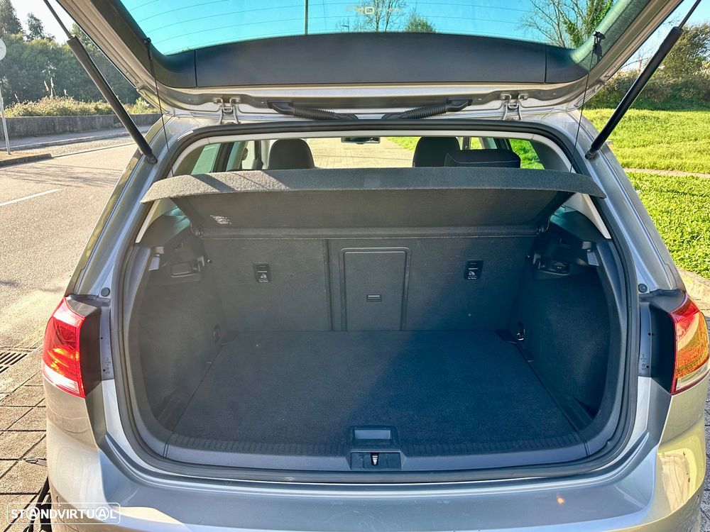 VW Golf 1.6 TDi Highline DSG - 27