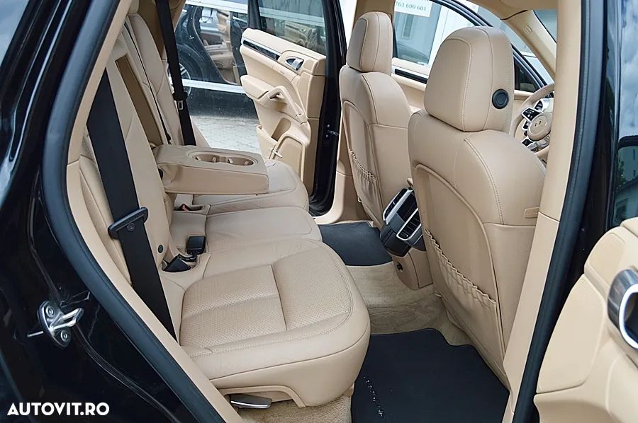 Porsche Cayenne 3.0 L - 16