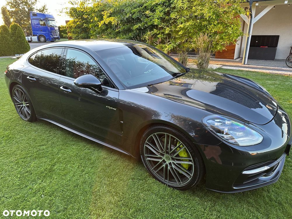 Porsche Panamera 4 E-Hybrid 10 Years Edition - 1