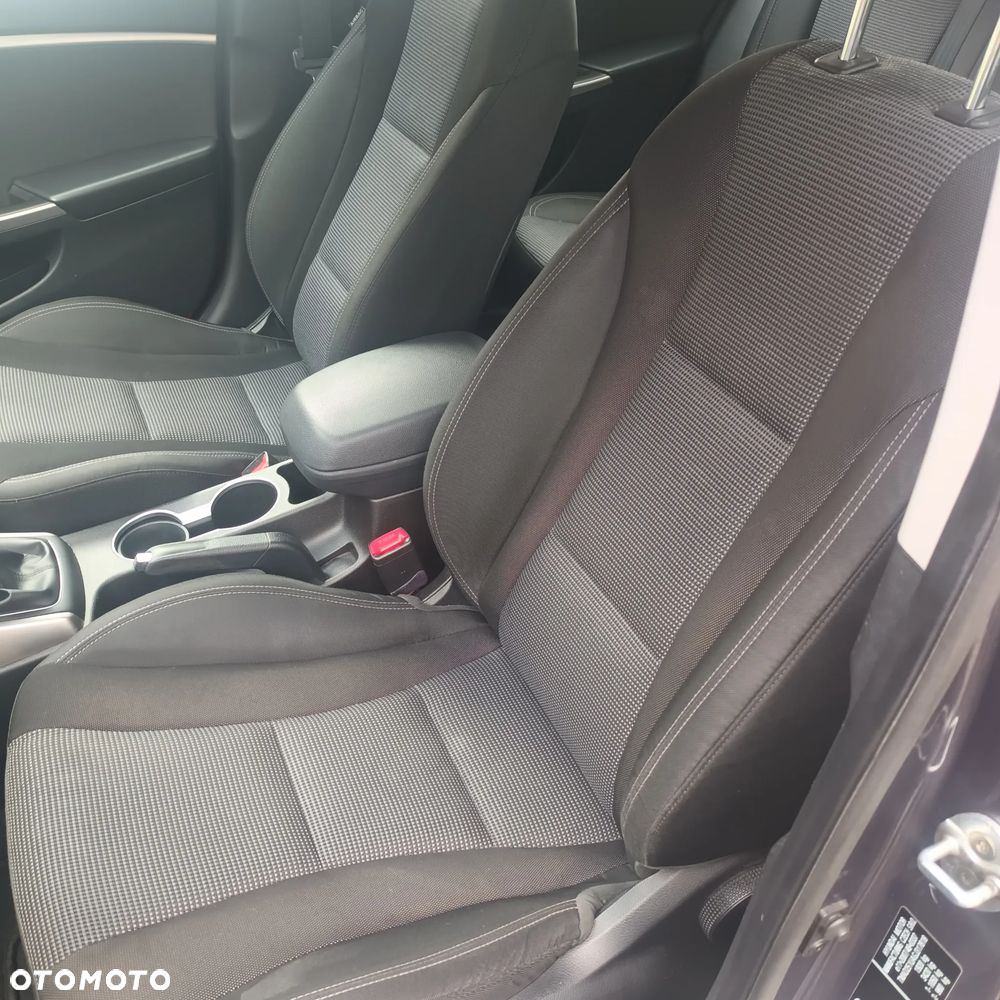 Hyundai i30 blue 1.6 CRDi Trend - 13