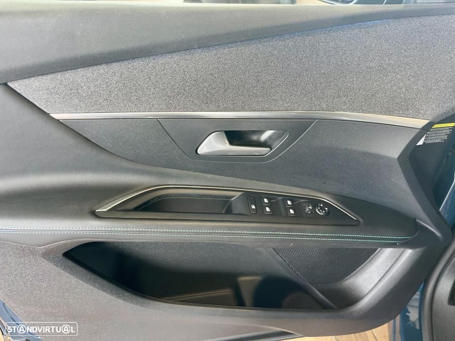 Peugeot 3008 1.2 PureTech Allure EAT8 - 26