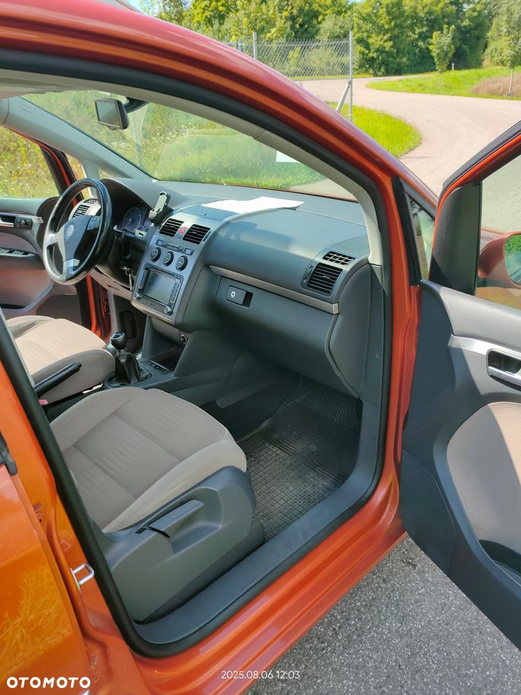 Volkswagen Touran 2.0 TDI DPF Highline - 12