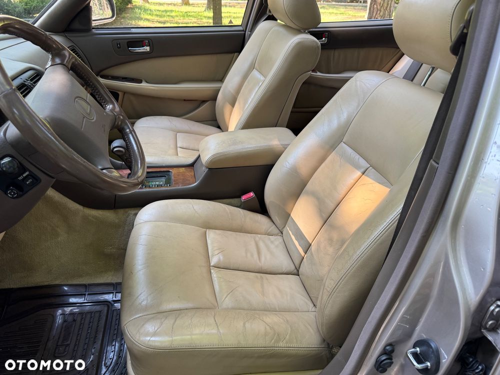 Lexus LS - 21