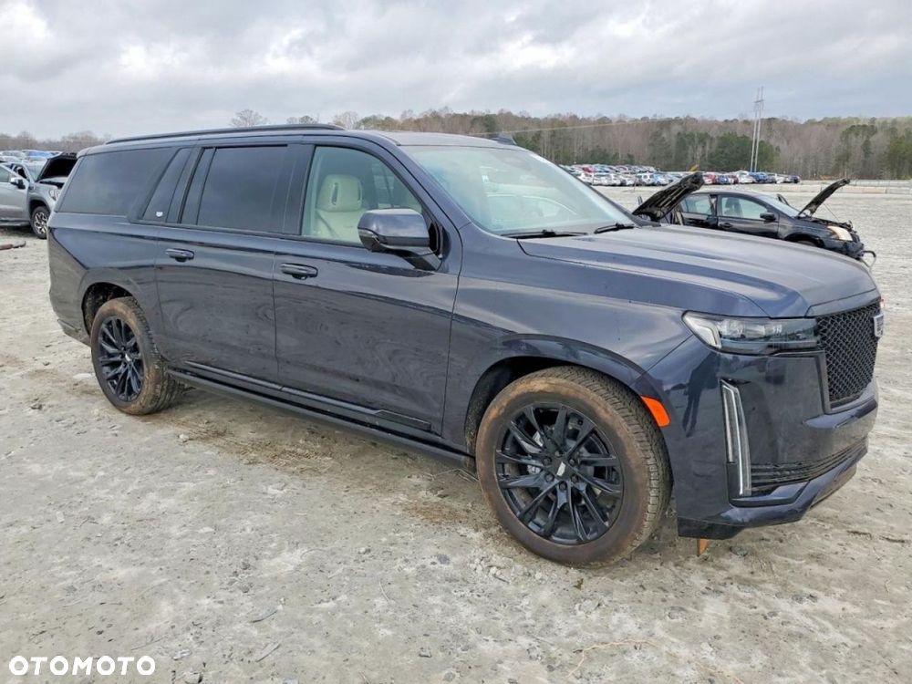 Cadillac Escalade - 3