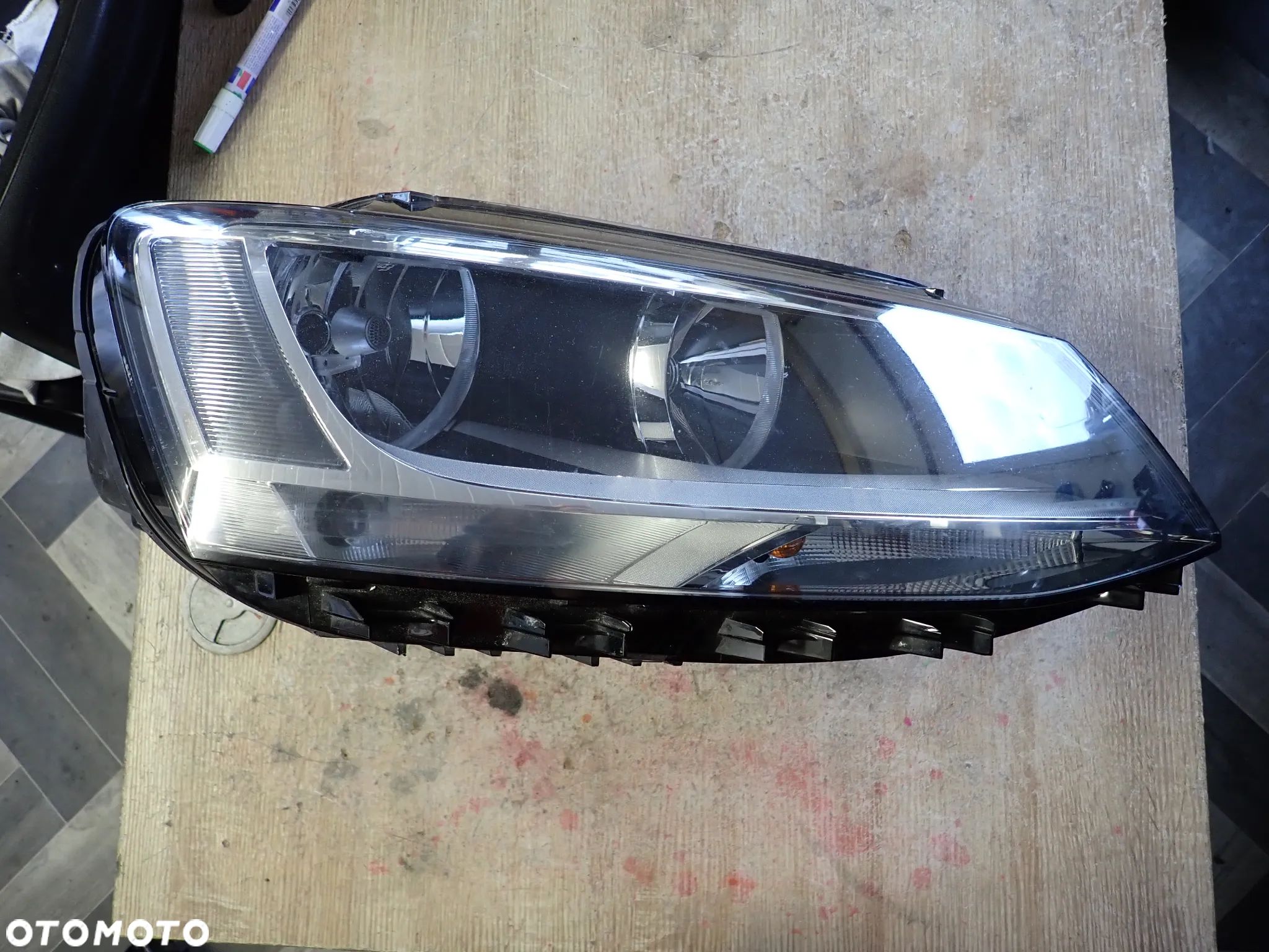 VOLKSWAGEN JETTA 5C LAMPA PRAWY PRZÓD 5C7941006A - 1