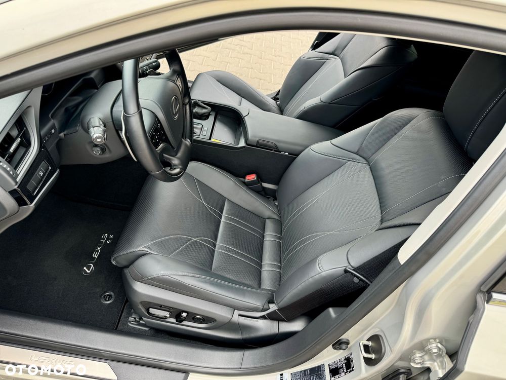 Lexus ES 300h Prestige - 24