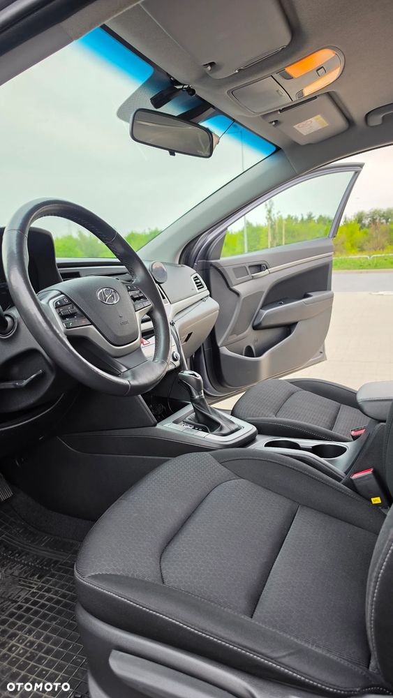 Hyundai Elantra 1.6 Style - 15