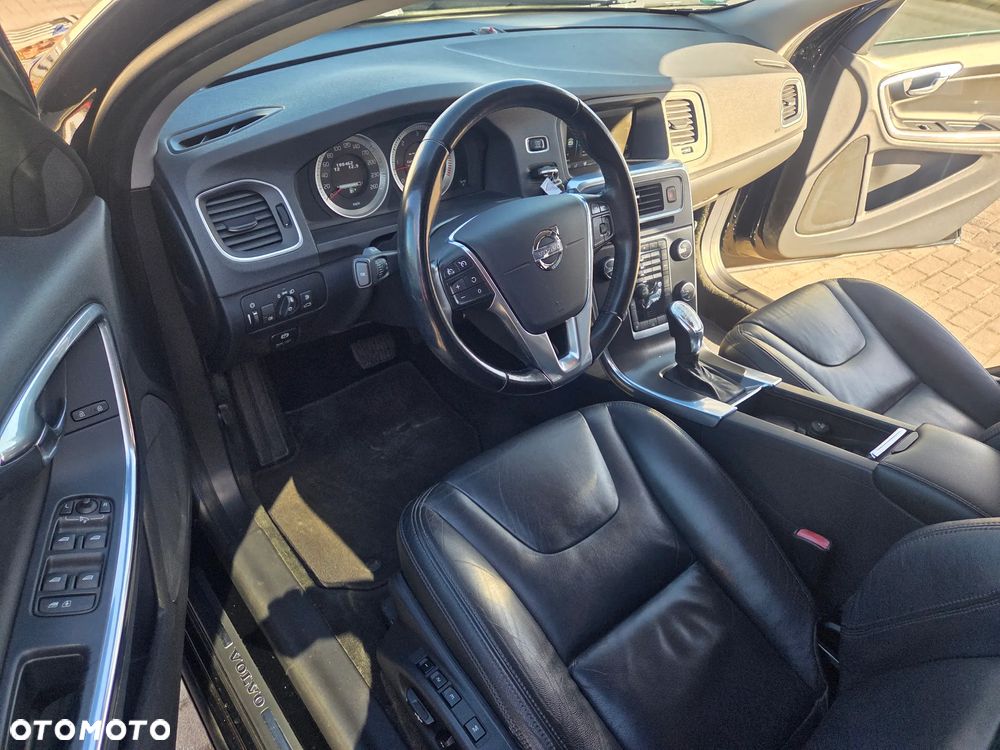 Volvo V60 D4 Geartronic Summum - 11
