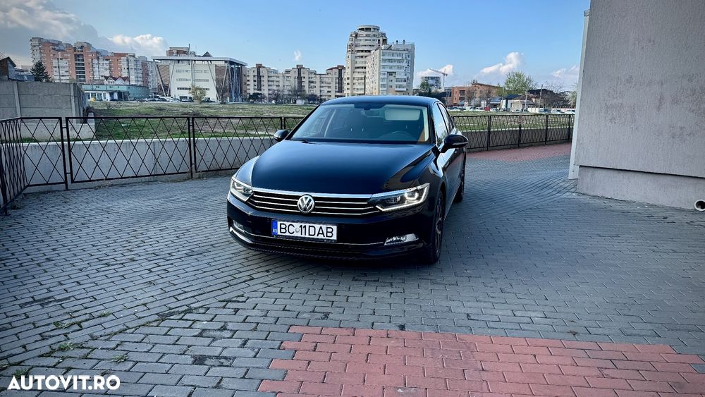 Volkswagen Passat - 1